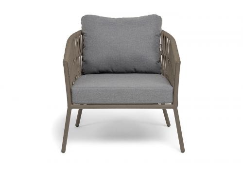  "Комо" кресло плетеное из роупа, каркас алюминий бежево-серый (RAL7006) муар, роуп серо-коричневый 23мм, ткань темно-серая 027, фото 3 