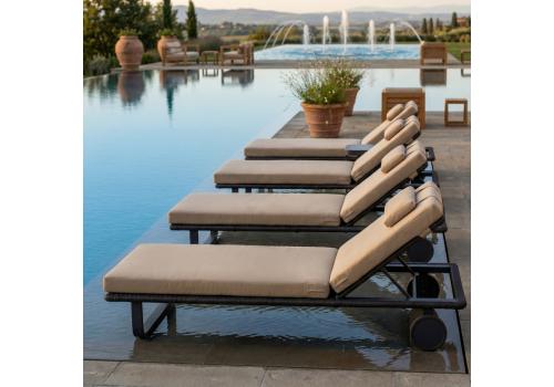  Шезлонг КОСТА С на колесах, каркас карбон, матрас бежевый (с подушкой), фото 4 
